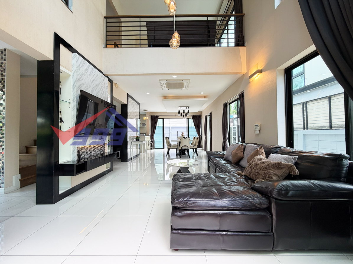 รูป 🏡 ขายบ้าน - บ้านลุมพินี สวนหลวง ร.9 สไตล์ Modern Luxury แปลงมุมส่วนตัวสูง ลมดี แสงเข้าทั่วบ้าน REF. 067HSRK - รูปที่ 2/33