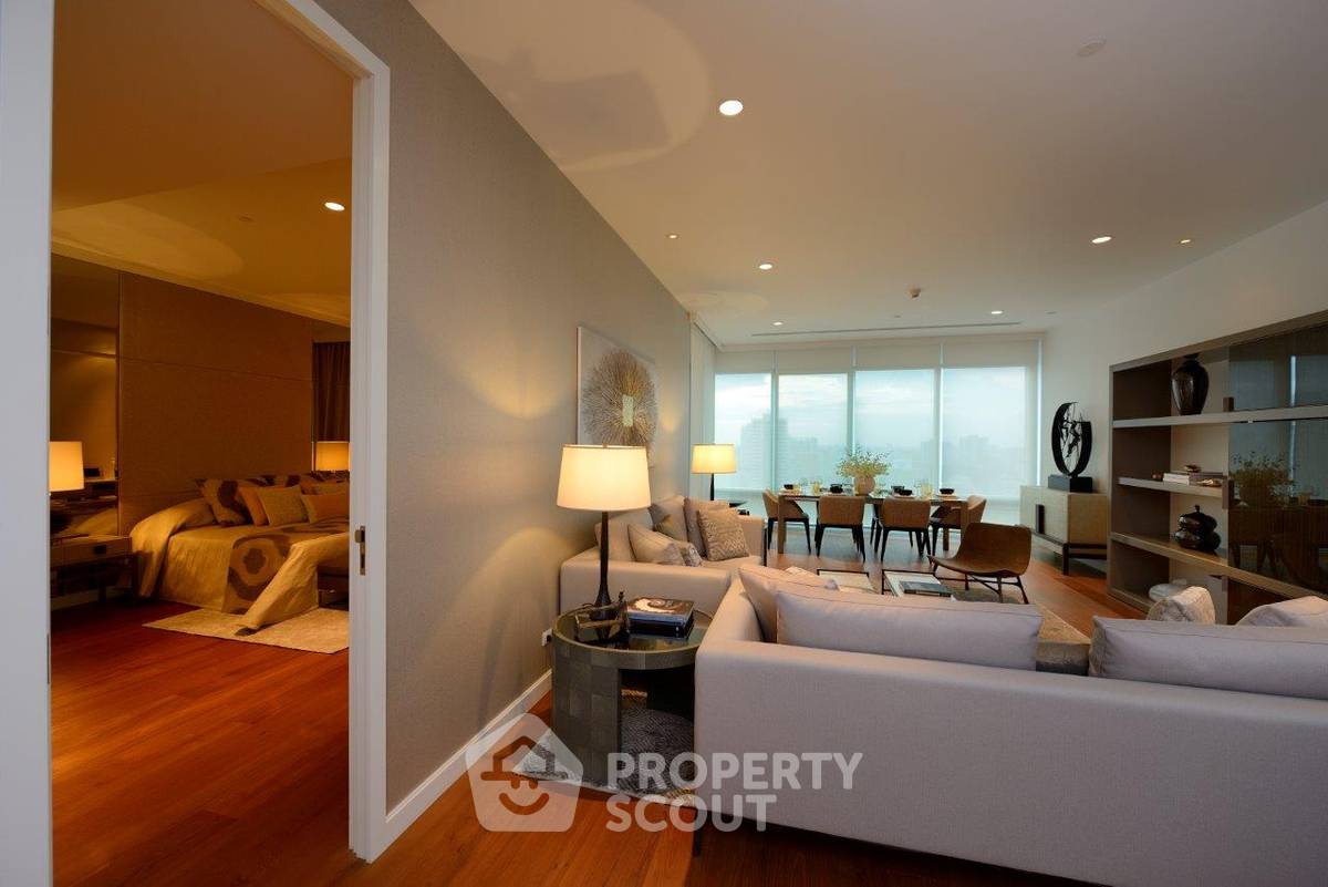 picture High-Floor 2-BR 132 Sqm Condo at 185 Rajadamri, 400m to BTS Ratchadamri (ID 511497) - 11/13