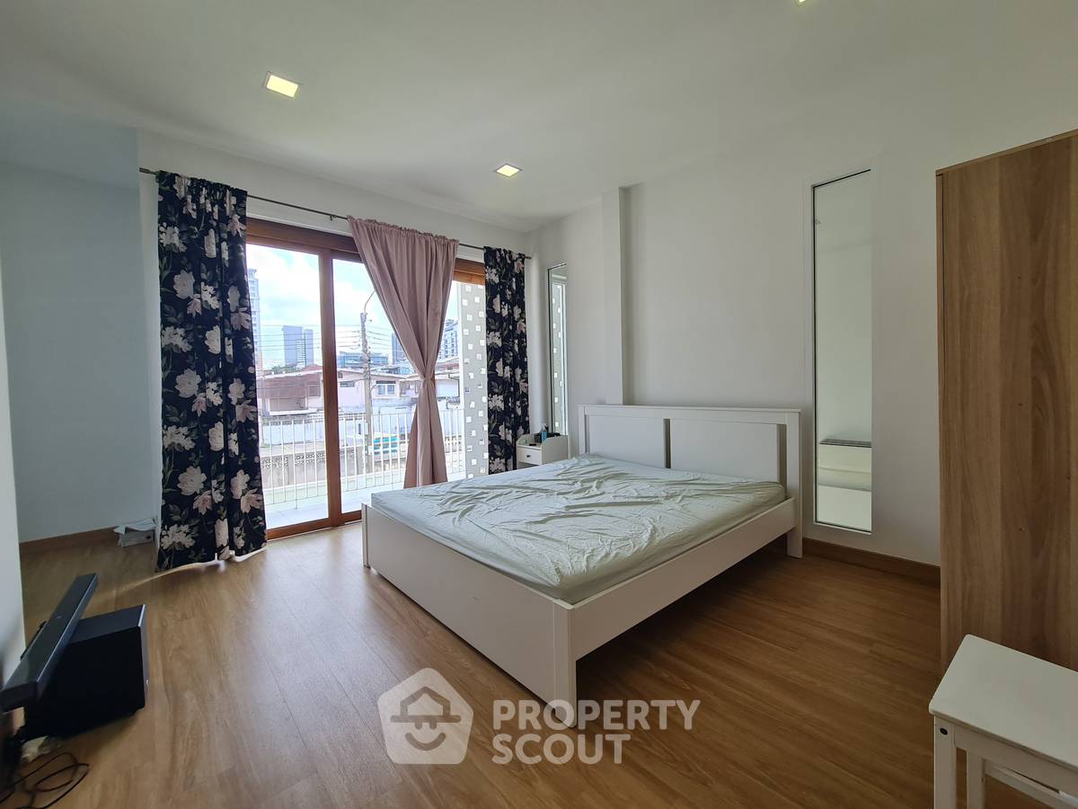 picture 5-BR Renovated House 300 Sqm Minimal Style By Renos, Ramkhamhaeng (ID 2999116) - 22/22