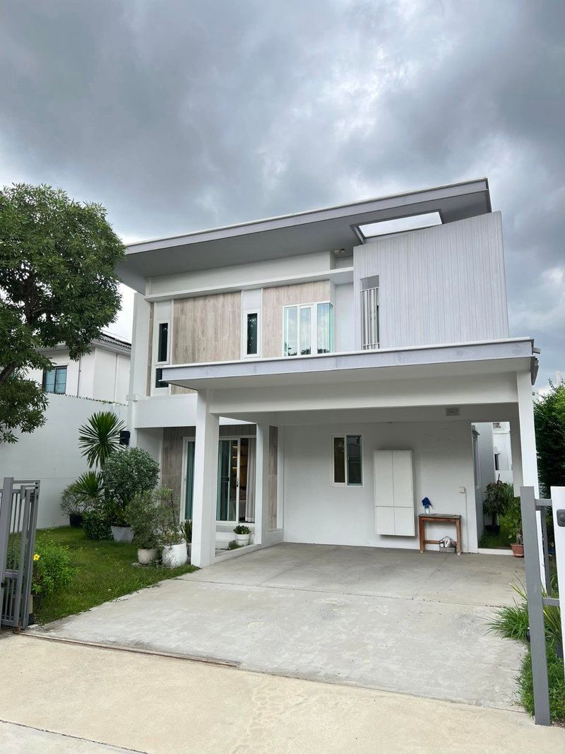 Houses for sale : WS7775 🏡✨ Single house for sale in Pruklada Ramintra-Chatuchot Village, near Ramintra Expressway. Only 7,690,000 baht.