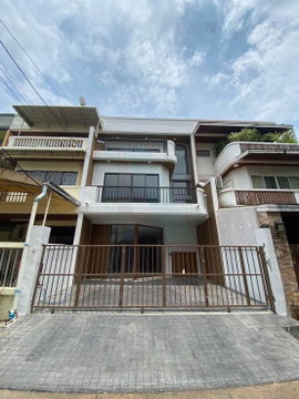 ขายทาวน์เฮาส์ โครงการ บ้านเกษมสันต์ 1 ลาดพร้าว 3 ชั้น 3 ห้องนอน 3 ห้องน้ำ