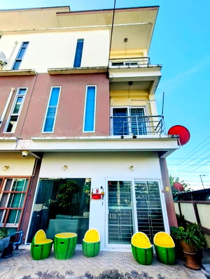 ขายทาวน์โฮม : ขายทาวน์โฮม 3 ชั้น  26.3 ตรว. 4 นอน 5 น้ำ หลังมุม ถ.เศรษฐกิจ1 กระทุ่มแบน จ.สมุทรสาคร