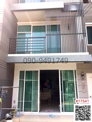Townhouses for rent : 3-story townhome for rent at Town Avenue Rama 9. Fully furnished and ready to move in.