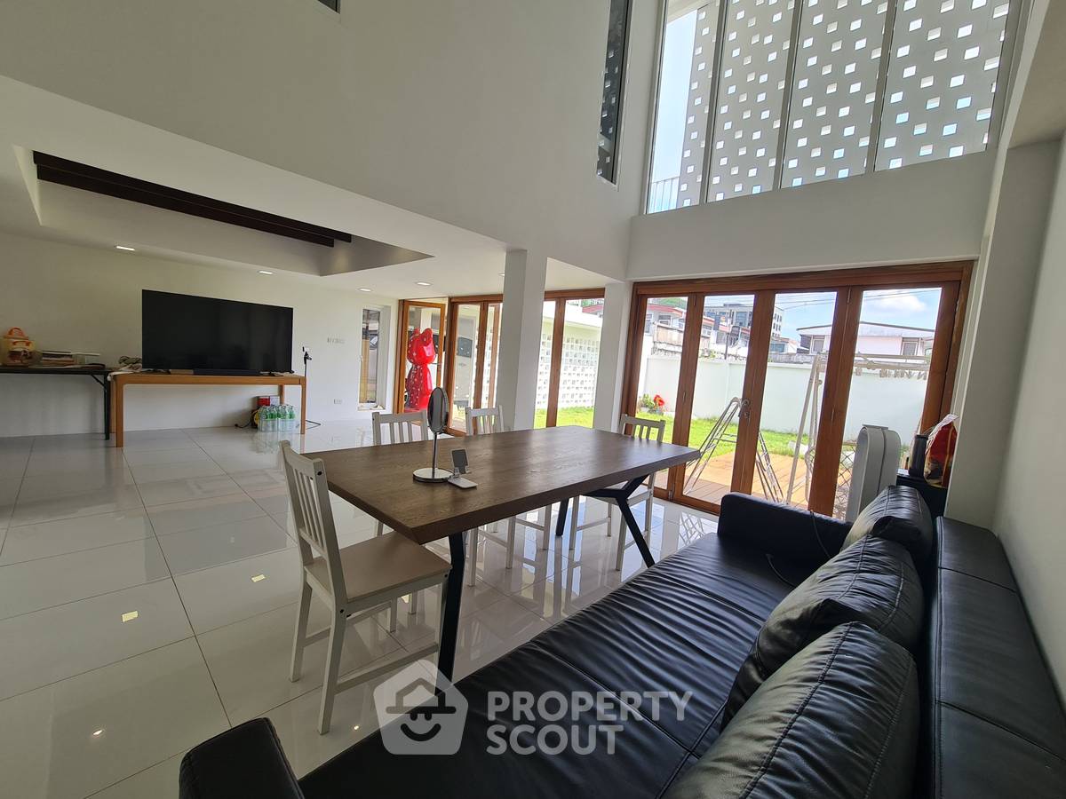 picture 5-BR Renovated House 300 Sqm Minimal Style By Renos, Ramkhamhaeng (ID 2999116) - 12/22