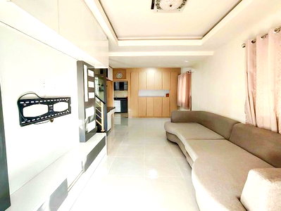 ทาวน์โฮม พิพิธภัณฑ์ยางพารา  : Townhouse for Sale Khao Noi East Pattaya Corner Unit