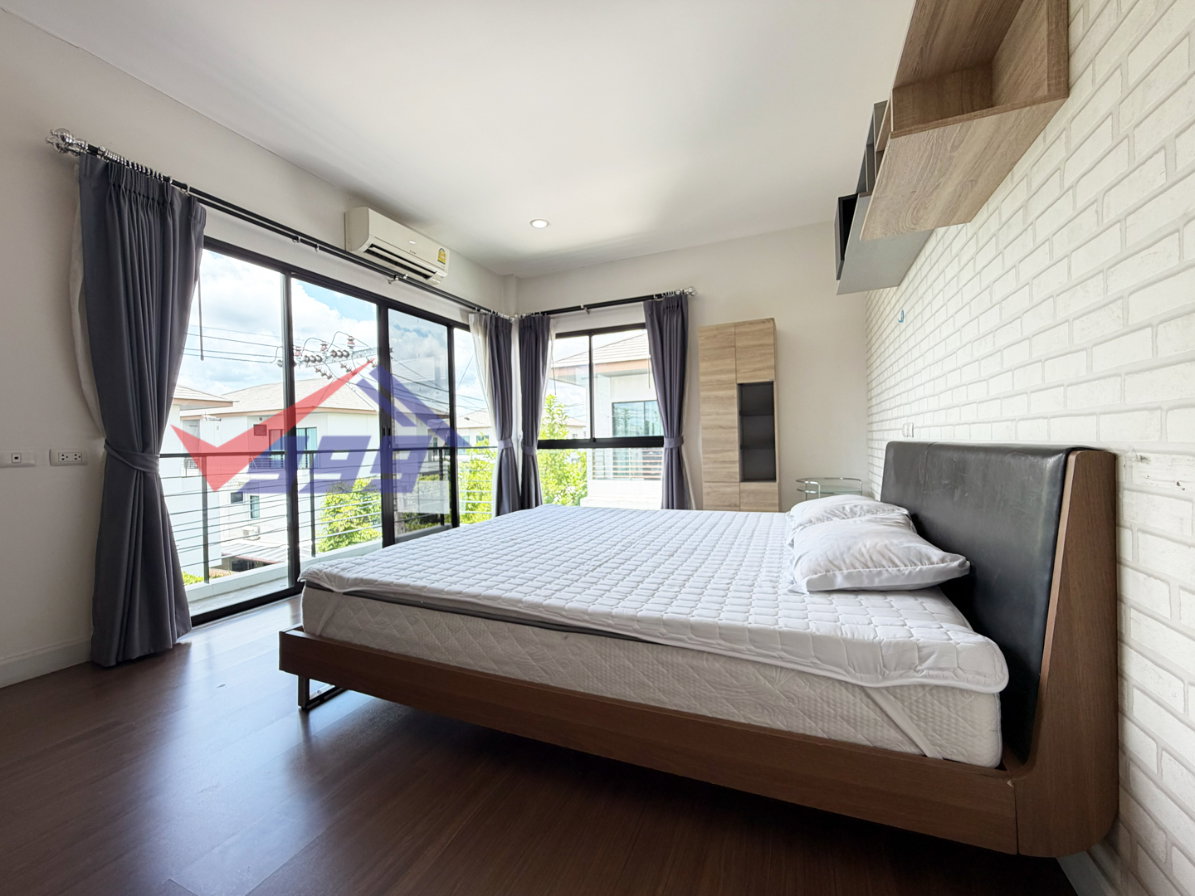 รูป 🏡 ขายบ้าน - บ้านลุมพินี สวนหลวง ร.9 สไตล์ Modern Luxury แปลงมุมส่วนตัวสูง ลมดี แสงเข้าทั่วบ้าน REF. 067HSRK - รูปที่ 27/33