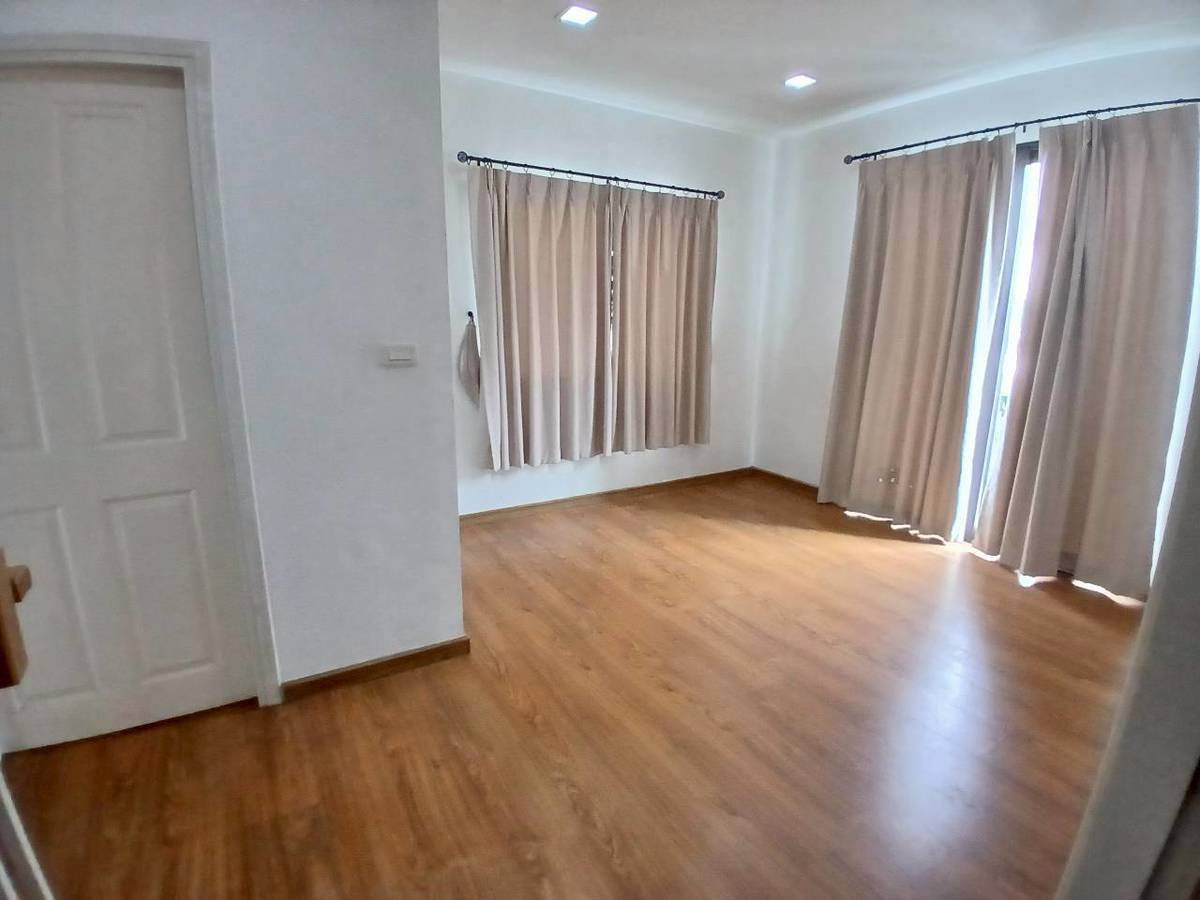 รูป ให้เช่าบ้านเดี่ยว3ชั้น หมู่บ้านโกลเด้น เพรสทีจ วัชรพล-สุขาภิบาล 5 Tel. 099-998-3897 - รูปที่ 15/38
