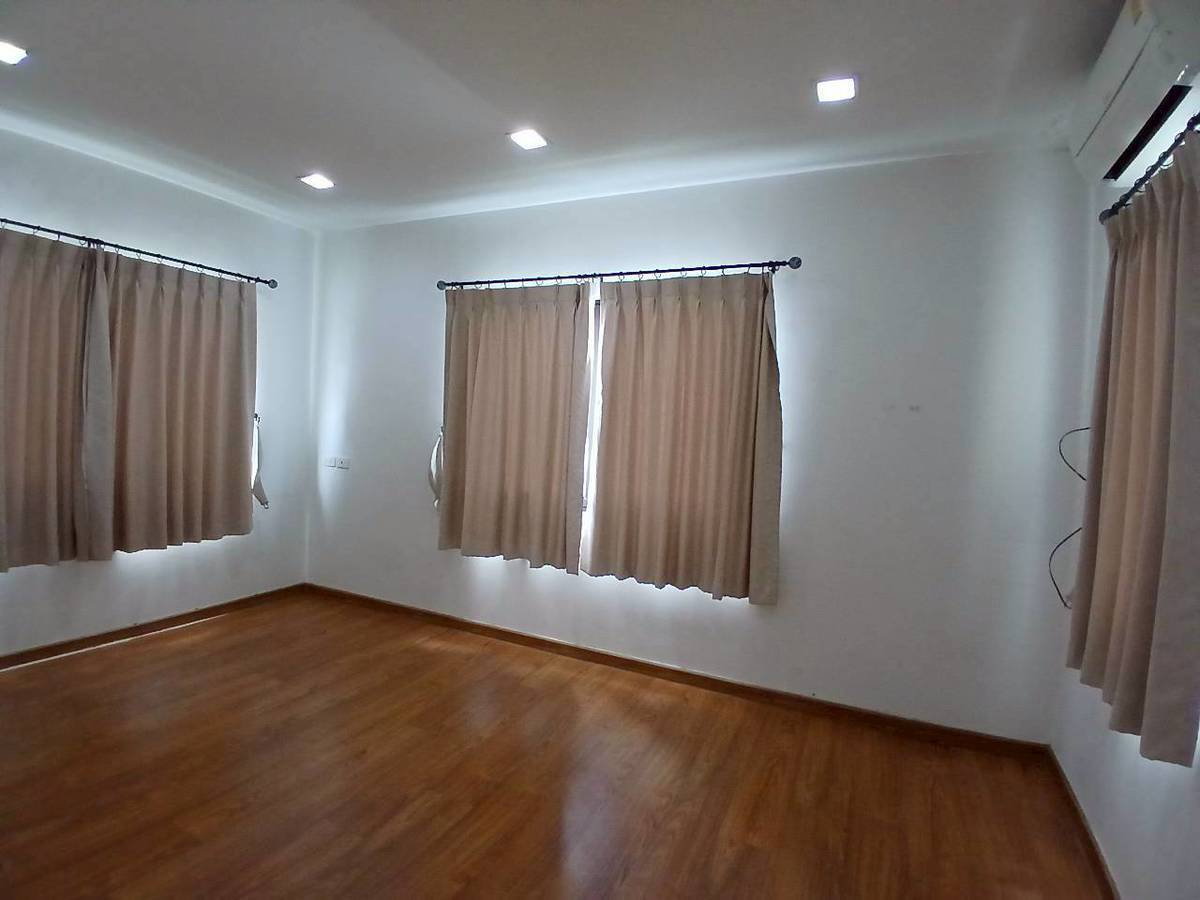 รูป ให้เช่าบ้านเดี่ยว3ชั้น หมู่บ้านโกลเด้น เพรสทีจ วัชรพล-สุขาภิบาล 5 Tel. 099-998-3897 - รูปที่ 19/38