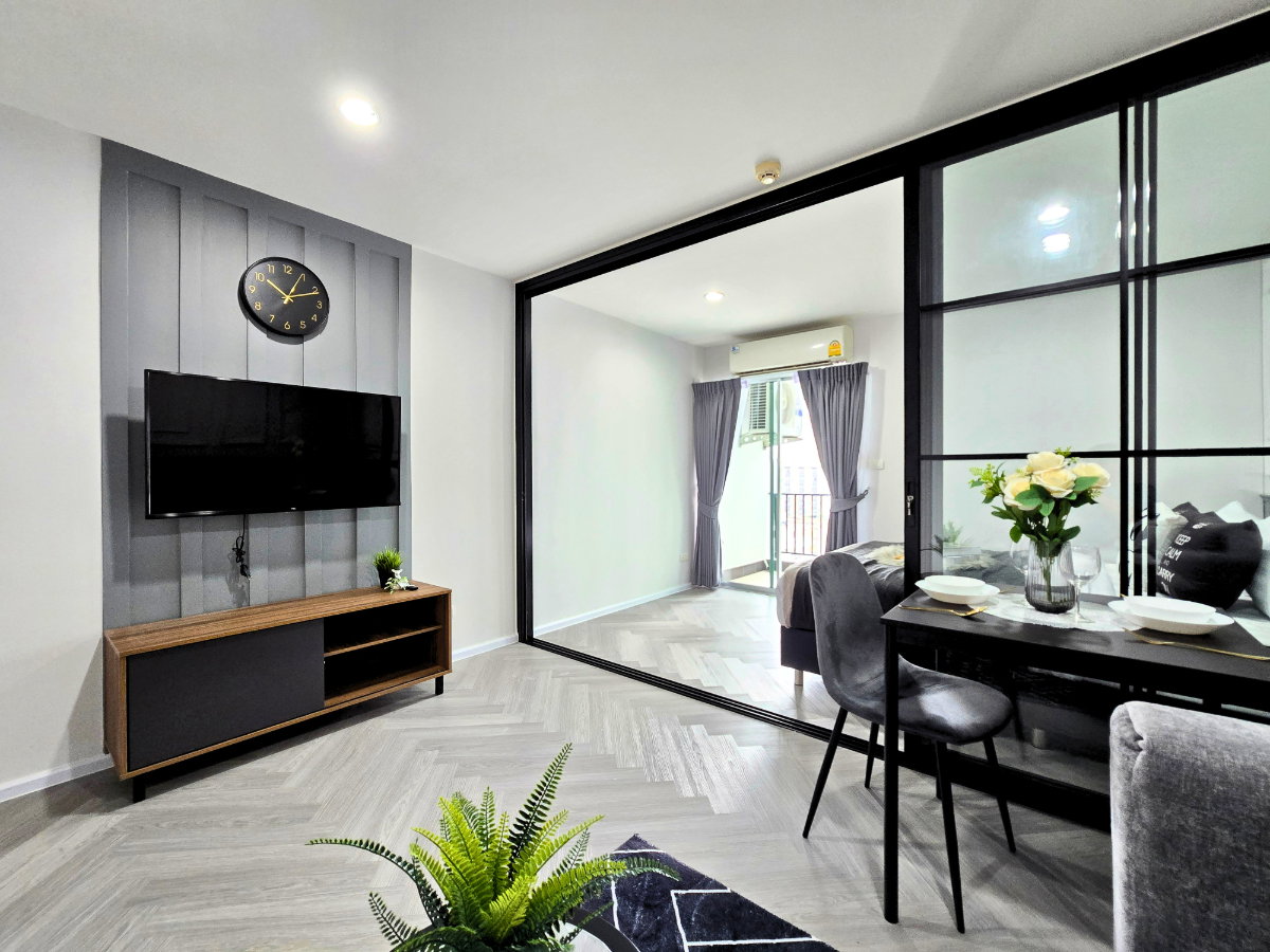 picture Corner unit, beautifully decorated and ready to move in. Quiet and peaceful. - 3/21