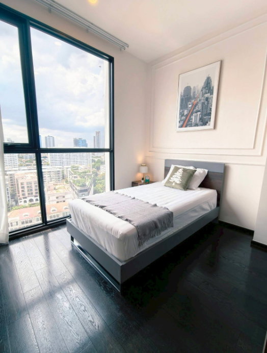 picture PARK ORIGIN                 THONGLOR  - 6/8