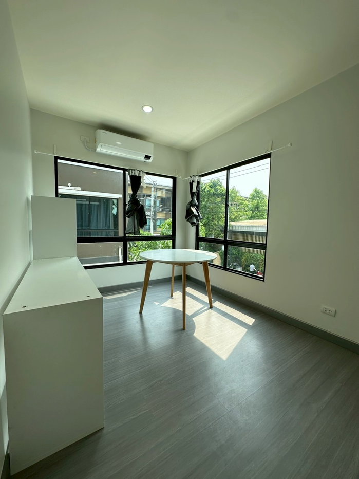 รูป 🏡✨ ให้เช่าทาวน์โฮม 3 ชั้น หลังมุม พร้อมชั้นลอย 📍 หมู่บ้านสัมมากร อเวนิว ชัยพฤกษ์–วงแหวน - รูปที่ 10/16
