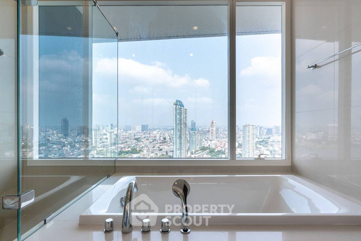 รูป คอนโด 3 ห้องนอน 160 ตร.ม. ชั้น 25 ที่ Menam Residences ใกล้ BTS 🚆 (ID 2725245) - รูปที่ 8/10