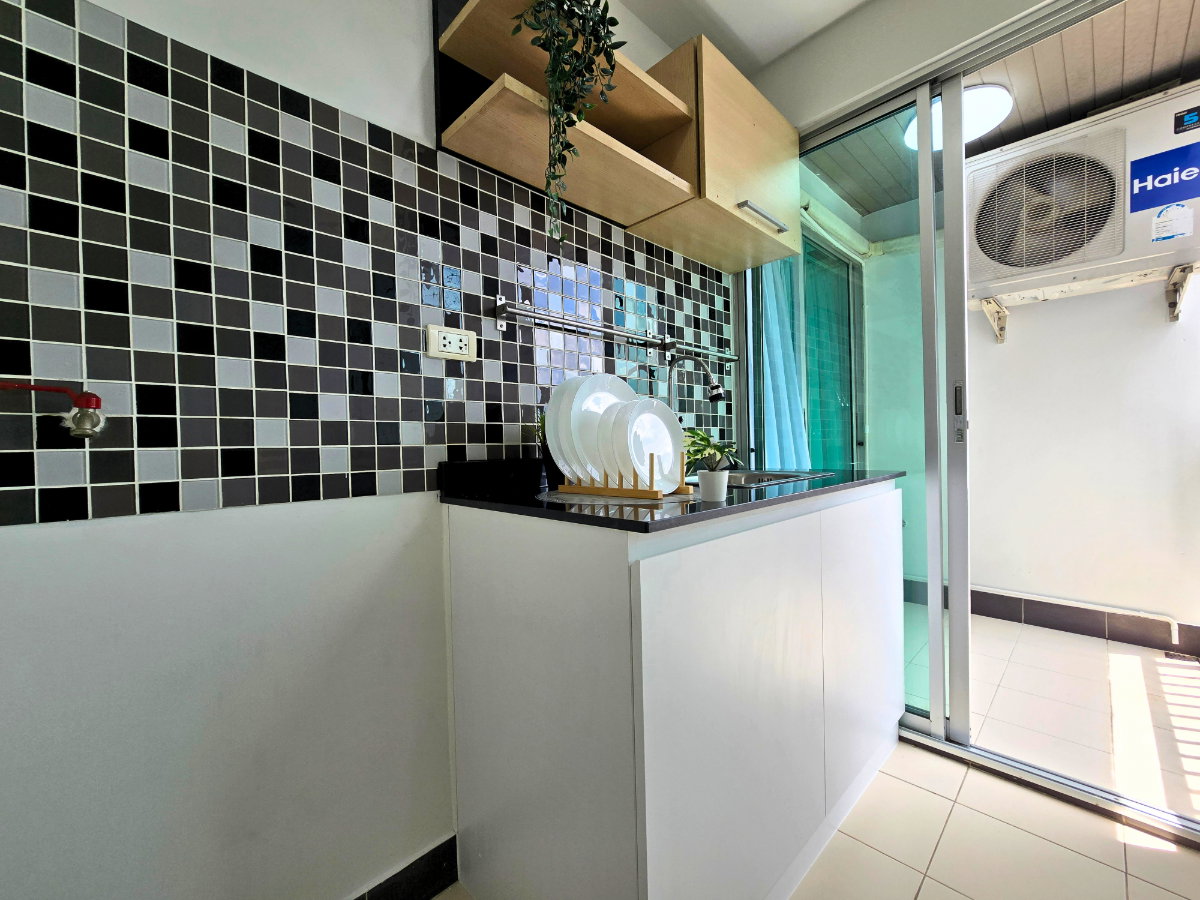 picture Corner unit, beautifully decorated and ready to move in. Quiet and peaceful. - 14/21