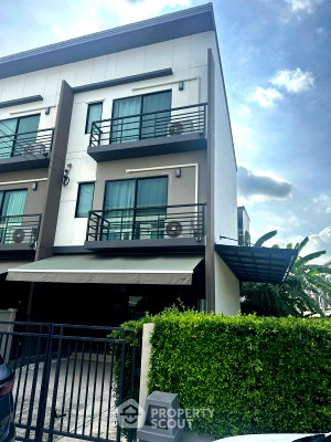 Townhouses for sale : 3-BR End-Unit Townhouse With Private Garden | Suan Luang (ID 3002827)