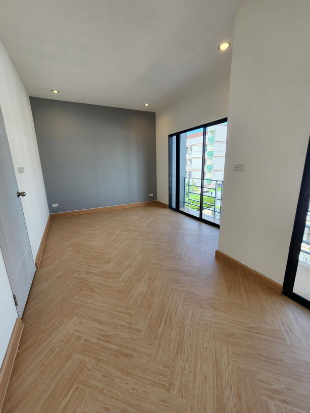 picture townhome modern 3 floor at nice watcharapol 9 - 8/22