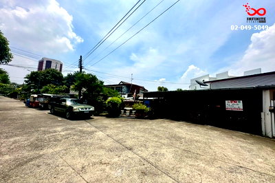 บ้านเดี่ยว นวมินทร์ 11 : ขายบ้าน 2 ชั้น 56 ตรว. ซ.นวมินทร์ 13 นวมินทร์–บางกะปิ ใกล้เดอะมอลล์ รถไฟฟ้าสายสีเหลือง