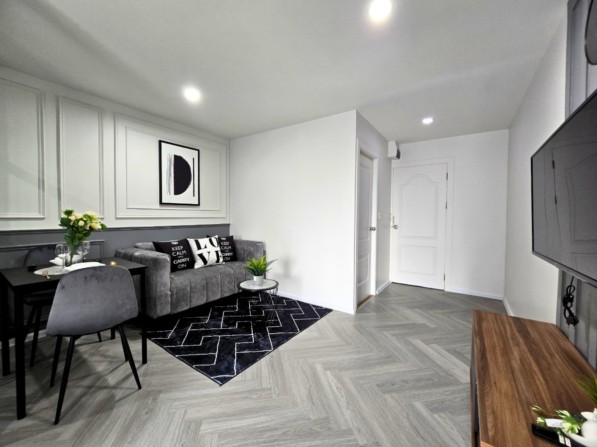 picture Corner unit, beautifully decorated and ready to move in. Quiet and peaceful. - 11/21