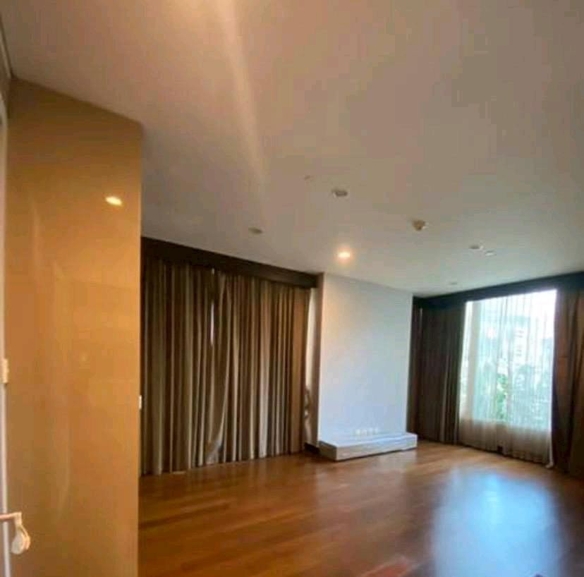 picture ðĨCP-11173ðĨThe Park ChidlomðLine : @luxeliving - 8/17