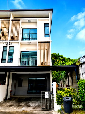 Townhouses for sale Bangkok : Townhome for Sale | Patio Srinakarin – Rama 9 Move-in Ready | Fully Upgraded | Prime Krungthep Kreetha Location