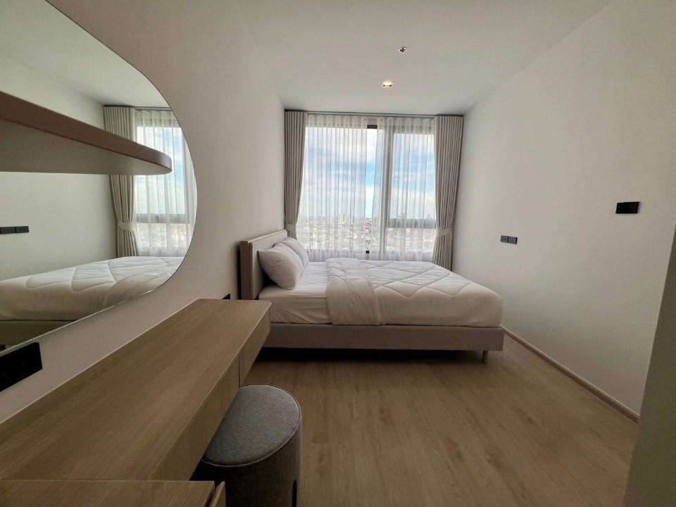 picture Reference Sathorn - Wongwianyai  - 10/15