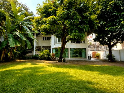 เช่าบ้านเดี่ยว ถนนเพชรบุรี กรุงเทพฯ : HR3511ให้เช่าบ้านเดี่ยว Rare Item พร้อมสวนขนาดใหญ่ 130 ตร.ว. ใจกลางร่วมฤดี-เพลินจิต (ใกล้ BTS เพลินจิต เพียง 600 เมตร)