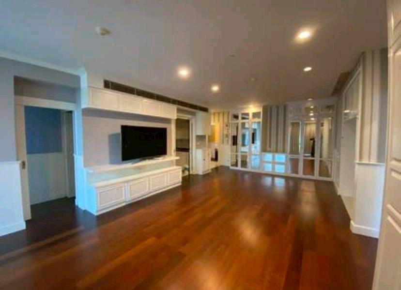picture ðĨCP-11173ðĨThe Park ChidlomðLine : @luxeliving - 1/17