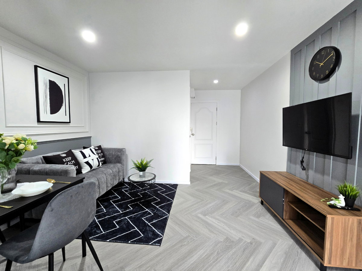 picture Corner unit, beautifully decorated and ready to move in. Quiet and peaceful. - 8/21