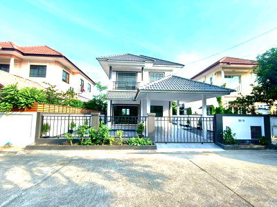 ขายบ้านเดี่ยว : บ้านเดี่ยวหลังใหญ่ ทำเลดี เนื้อที่กว้างมาก ต้นโครงการ หมู่บ้านเต็มสิริพาร์ค 2 ถนนมิตรไมตรี เขตหนองจอก ใกล้ชุมชนเดินทางสะดวก