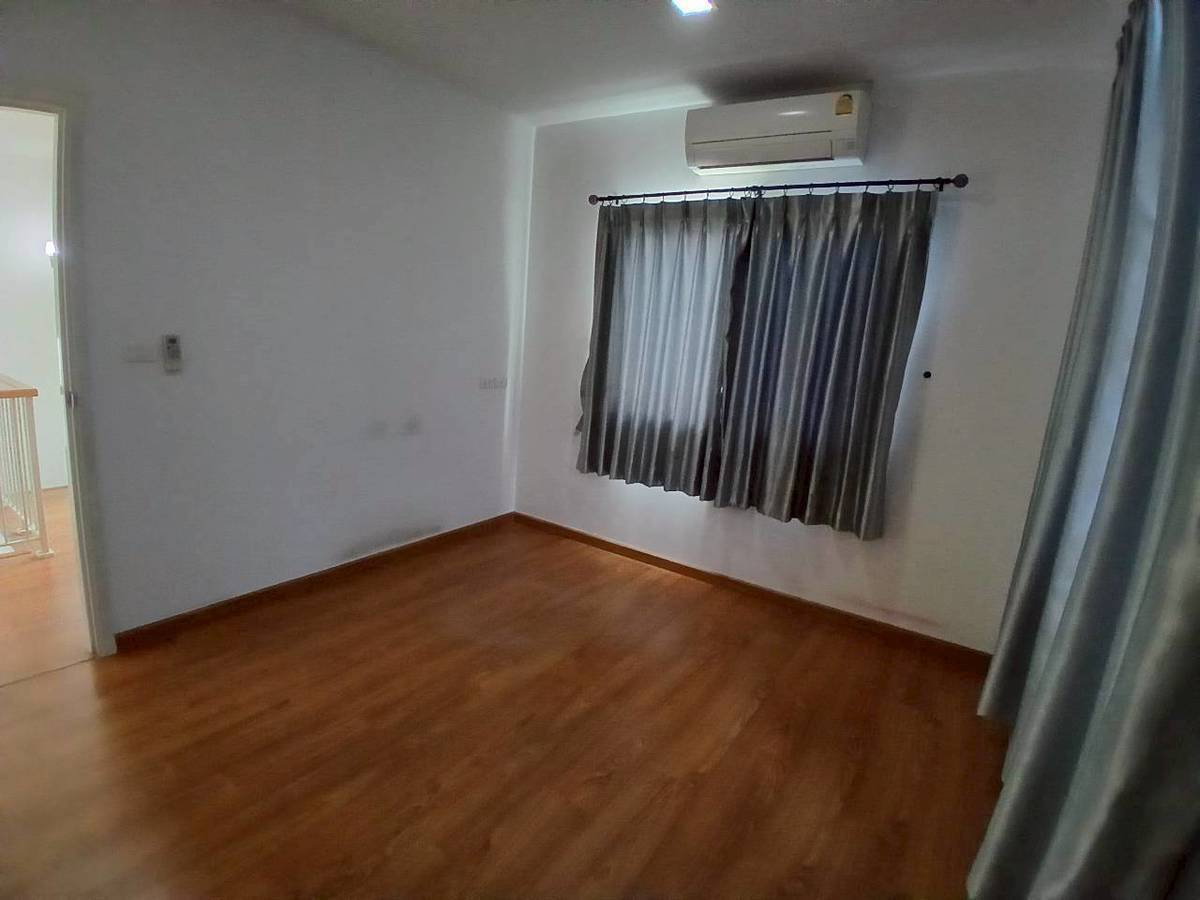 รูป ให้เช่าบ้านเดี่ยว3ชั้น หมู่บ้านโกลเด้น เพรสทีจ วัชรพล-สุขาภิบาล 5 Tel. 099-998-3897 - รูปที่ 28/38