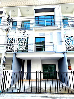 Townhouses for sale : townhome modern 3 floor at nice watcharapol 9