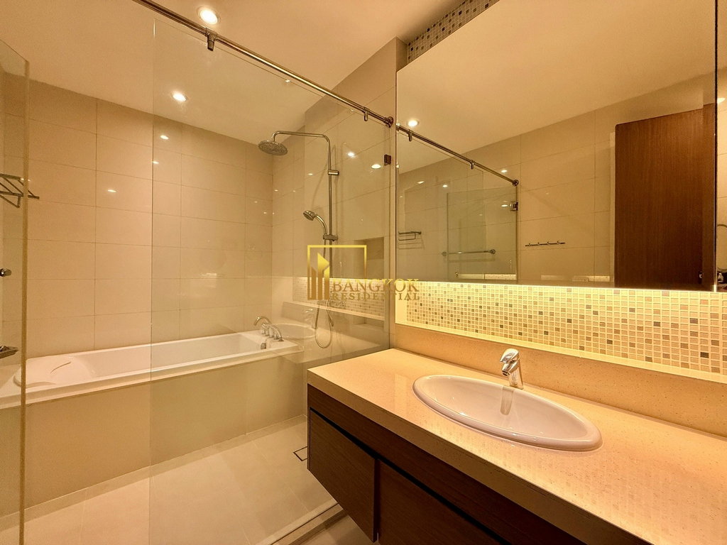 picture Bright Sukhumvit 24 | Gorgeous 3 Bedroom Duplex Condo - BR6778CD - 27/39