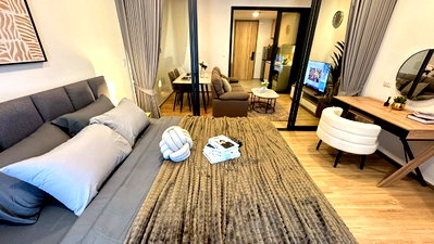 Condos for rent : Condo for rent, XT PHAYATHAI. Beautiful, spacious room with private balcony. Fully furnished and ready to move in. 650 meters from BTS Phayathai.