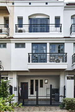 ทาวน์โฮม 3 ชั้นให้เช่าใกล้กับโรงเรียนวารี. บ้านอยู่ในโครงการ 4ห้องนอน