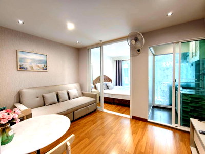 Condos for rent : Condo for rent Regent Home Sukhumvit 81 I Beautiful room, fully furnished I Pool view I 700 m. from BTS On Nut.