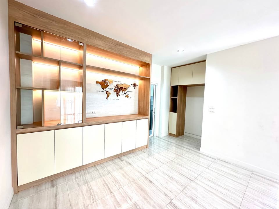 รูป บ้านในโครงการ พร้อมคลับเฮ้าส์และสระว่ายน้ำและมีรักษาความปลอดภัยที่ดี #ช้างเผือก #C2MG100172 - รูปที่ 4/16