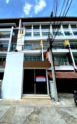 โฮมออฟฟิศให้เช่า : HR3525ให้เช่าโฮมออฟฟิศ 4 ชั้น บิสทาวน์ลาดพร้าว ตกแต่งครบพร้อมอยู่ ใกล้ BTS สายสีเหลือง เพียง 400 เมตร