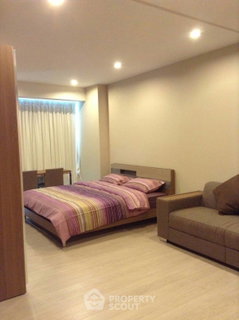รูปภาพ Well-Priced 1-BR 36 Sqm, The Room Sukhumvit 21, 15th-Floor • MRT Sukhumvit (ID 2743497)