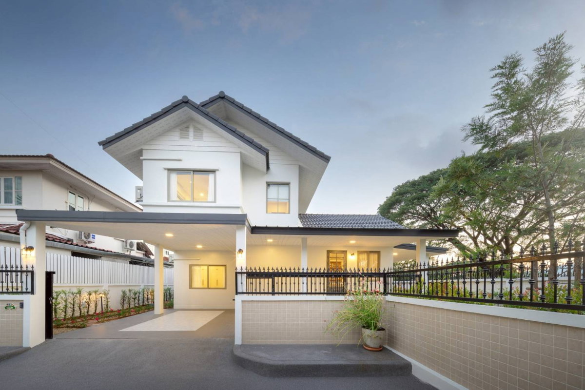 รูป ขายบ้านเดี่ยว 2 ชั้น พร้อมเข้าอยู่ ในโครงการคุณภาพในทำเลเศรษฐกิจ #CSS101843 - รูปที่ 1/27