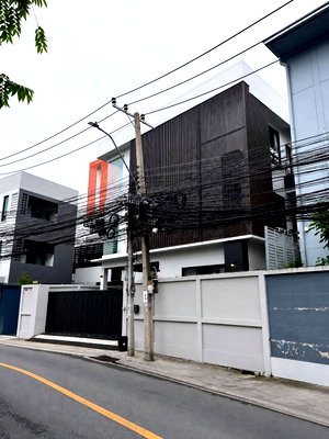 เช่าบ้านเดี่ยว ถนนประชาราษฎร์บำเพ็ญ : (AP107) ให้เช่าบ้านเดี่ยวรัชดา 3 ชั้น 7 ห้องนอน 5 ห้องน้ำ I อยู่อาศัยหรือเป็นออฟฟิศ สำนักงานได้ จอดรถในบ้านได้ 4 คัน I เดินทางสะดวก ใกล้ MRT สุทธิสาร 