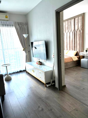 Condos for rent : Condo for rent: Whizdom Avenue Ratchada - Ladprao. Beautifully decorated unit. Fully furnished and ready to move in I MRT Ladprao station (0 meters).