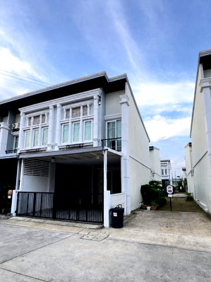 ทาวน์โฮม สมุทรปราการ : Golden Town สุขุมวิท‑BTS แบริ่ง (หลังมุม) ทาวน์โฮม 2 ชั้น หลังริม ฟังก์ชันใหญ่ เหมาะอยู่อาศัย / Home Office
