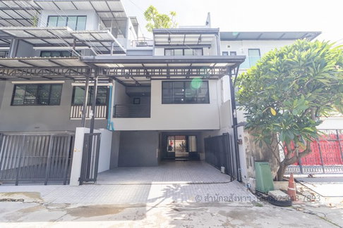 ให้เช่า ทาวน์โฮม 3 ชั้น ซอยภาวนา 5 (ลาดพร้าว 41) หลังใหญ่ 268 ตร.ม. ทำออฟฟิศได้ สภาพแต่งใหม่ มีสวนลอยฟ้าและครัวใหญ่สะใจ!