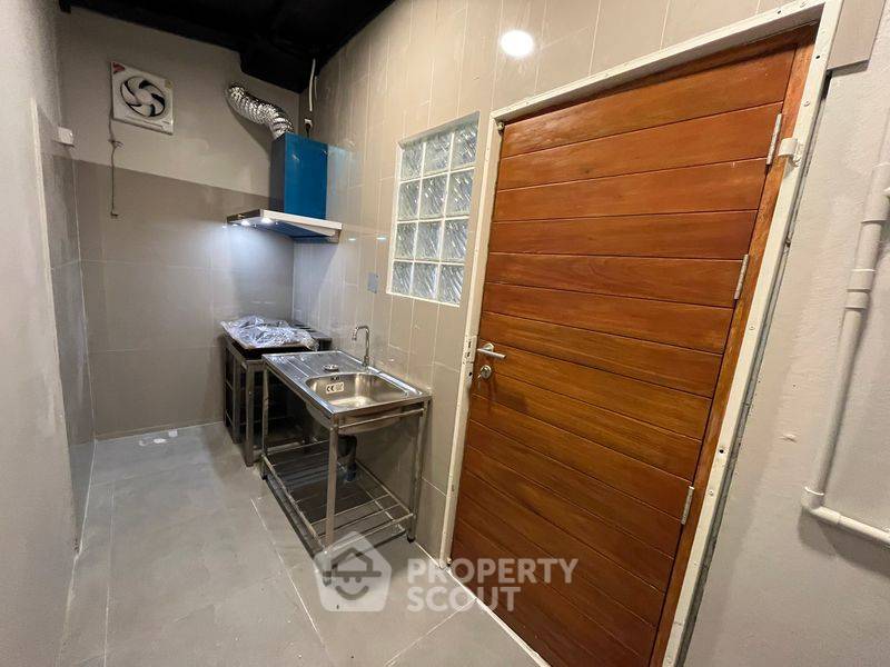 picture 3-BR Townhouse For Sale 220 Sqm Bang Chak, Phra Khanong (ID 653458) - 11/17
