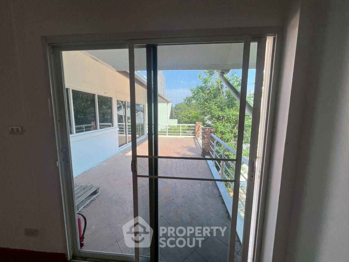 picture 4-BR Detached House With Garden, Thong Lo BTS Area, Bangkok (ID 3004415) - 9/10