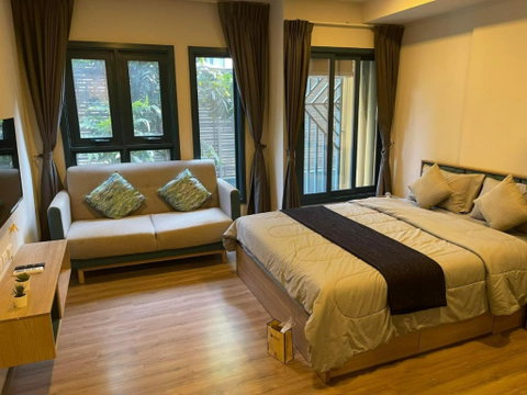 🏙️✨ FOR RENT: The Base Sukhumvit 50 — MODERN & COZY CITY LIVING!  💰 Rental Price: 10,000 THB/month!!  