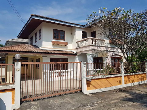 For rent single house near BTS Fai-Chay ready to move