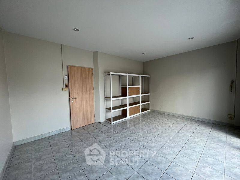 picture 3-BR Townhouse For Sale 220 Sqm Bang Chak, Phra Khanong (ID 653458) - 14/17