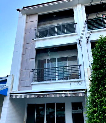 Townhouses for sale Bangna Commercial College : 📌 For Sell Town house BAAN KLANG MUANG S-SENSE SRINAKARIN 3-story 4 bedroom 4 bathroom