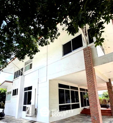 เช่าบ้านเดี่ยว ถนนเพชรบุรี กรุงเทพฯ : บ้านเดี่ยว 4 ห้องนอน พร้อมสวนส่วนตัว ใกล้ทองหล่อ กรุงเทพ (ID 3004415)