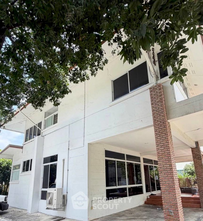 picture 4-BR Detached House With Garden, Thong Lo BTS Area, Bangkok (ID 3004415) - 1/10